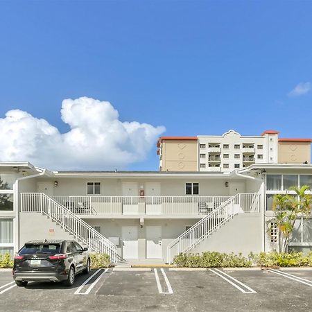 Bright Pompano Beach With Pool Access 外观 照片